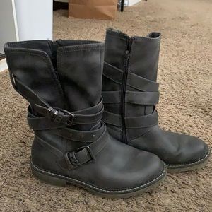 Gray size 7 fashion boots